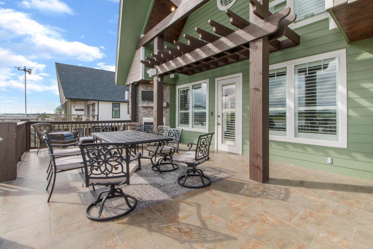 Luxury Waterfront Home Family And Pet Friendly Near Surfside Beach 11 Mins Фрипорт Экстерьер фото