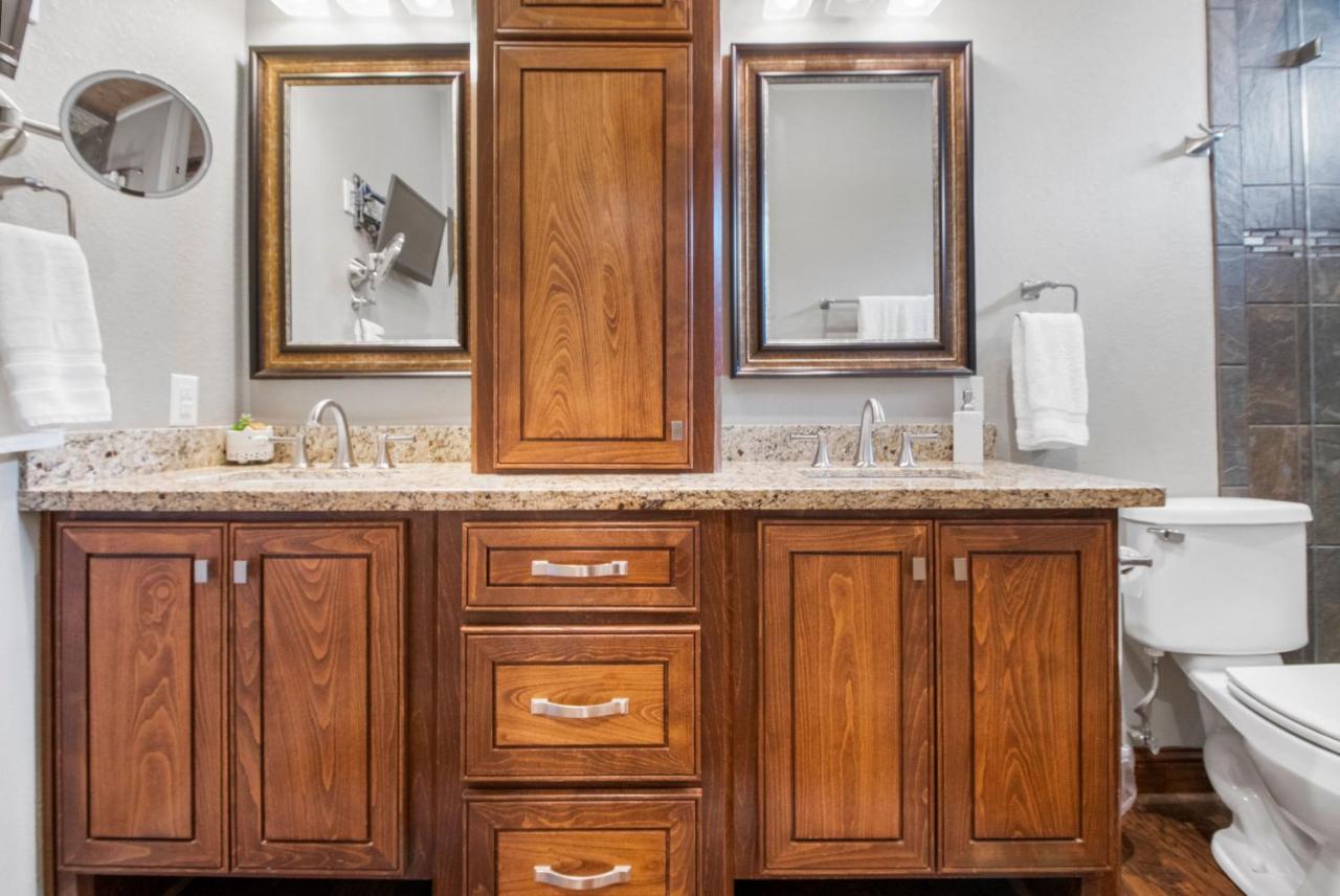 Luxury Waterfront Home Family And Pet Friendly Near Surfside Beach 11 Mins Фрипорт Экстерьер фото