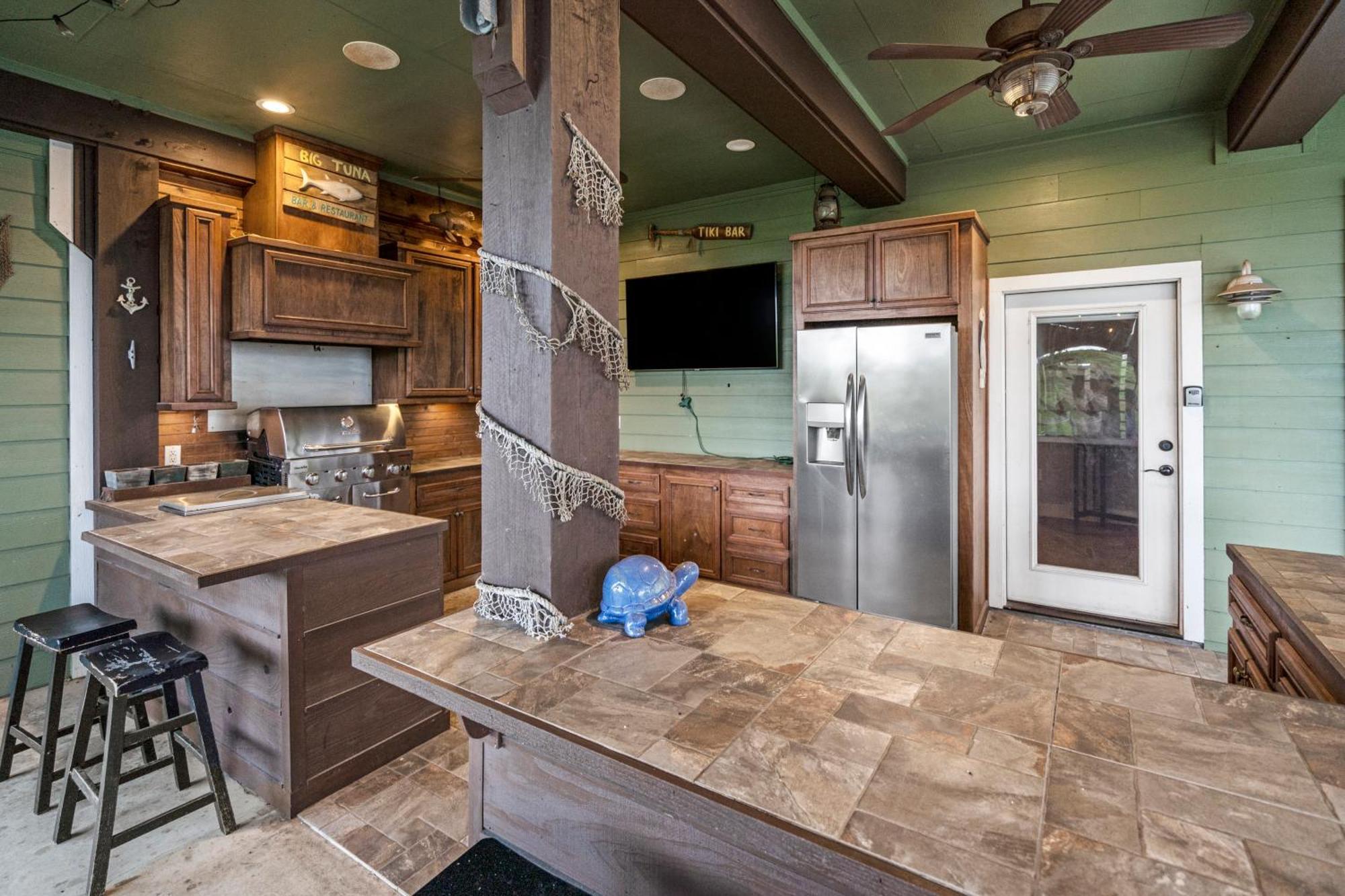 Luxury Waterfront Home Family And Pet Friendly Near Surfside Beach 11 Mins Фрипорт Экстерьер фото