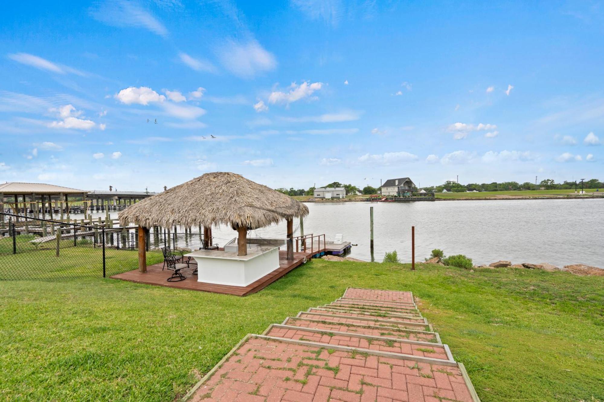 Luxury Waterfront Home Family And Pet Friendly Near Surfside Beach 11 Mins Фрипорт Экстерьер фото
